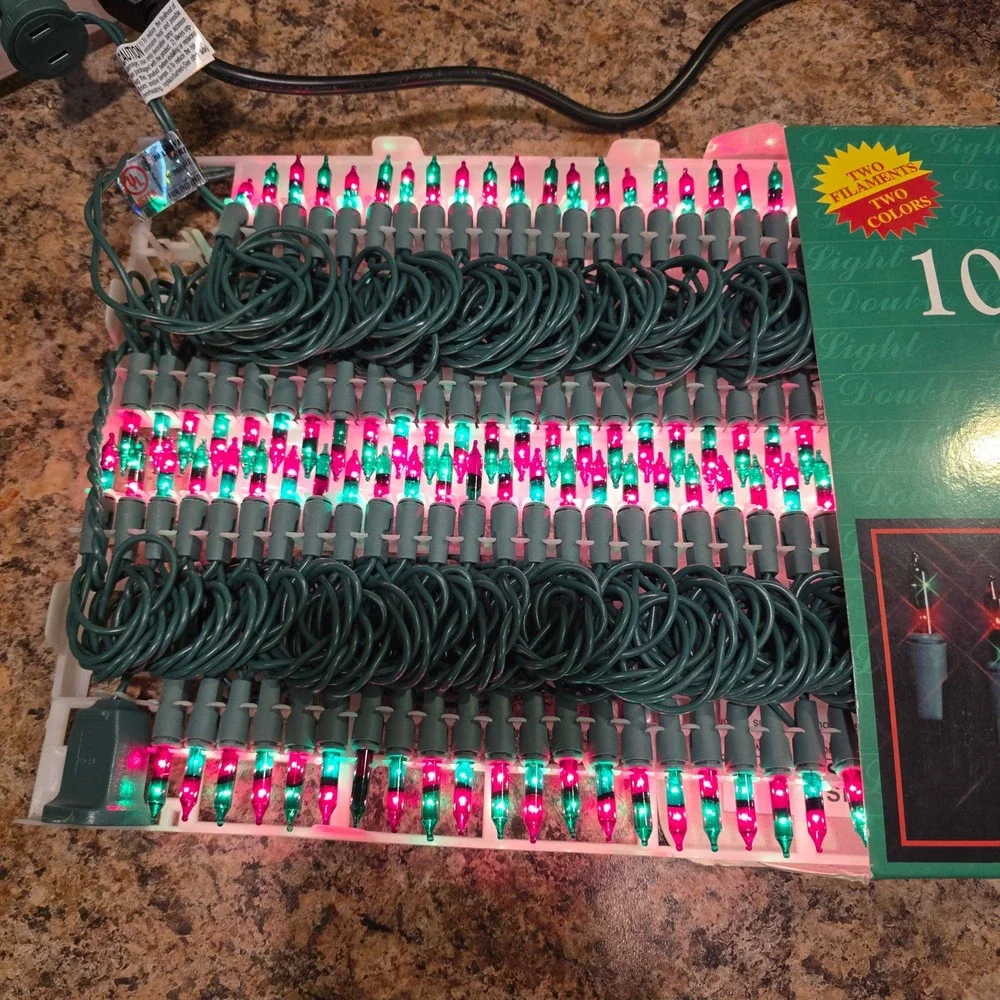VTG Frank's Nursery 100 Double Light Red Green Two Color Christmas Lights. Works